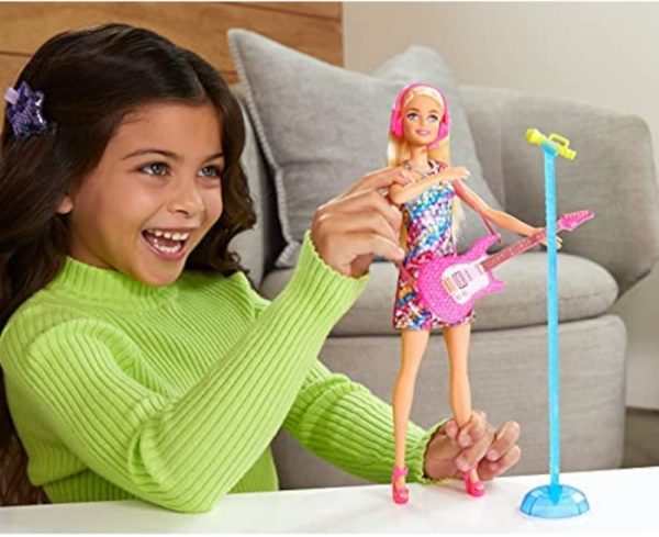 Barbie: Big City, Big Dreams Barbie ??Malibu?? Roberts Doll (11.5-in Blonde) with Music, Light-Up Feature, Microphone & Accessories, Gift for 3 to 7 Year Olds - Image 2