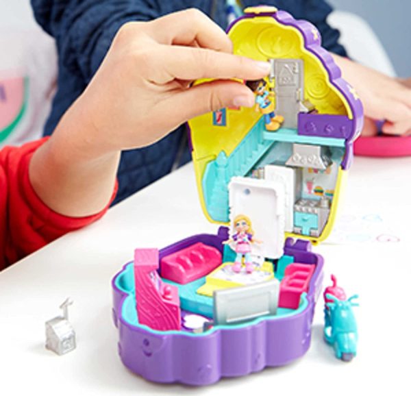 Polly Pocket Pocket World Cupcake Compact with Cafe & Performance Theme, Surprise Reveals, Polly & Shani Micro Dolls & Accessories, Ages 4 and Older [Amazon Exclusive] - Image 5