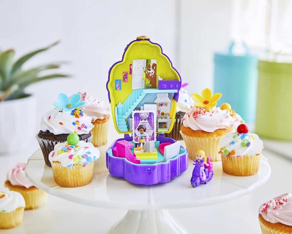 Polly Pocket Pocket World Cupcake Compact with Cafe & Performance Theme, Surprise Reveals, Polly & Shani Micro Dolls & Accessories, Ages 4 and Older [Amazon Exclusive] - Image 6