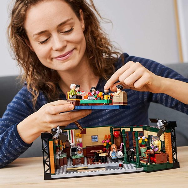 LEGO Ideas 21319 Central Perk Building Kit (1,070 Pieces) - Image 5