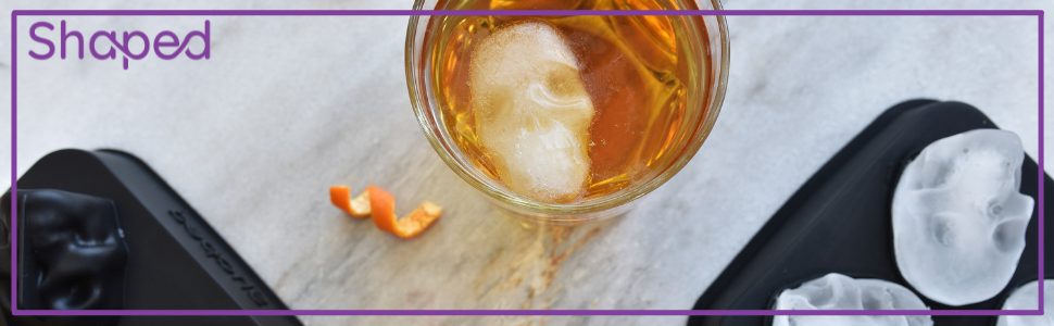 Skull ice cubes with whisky