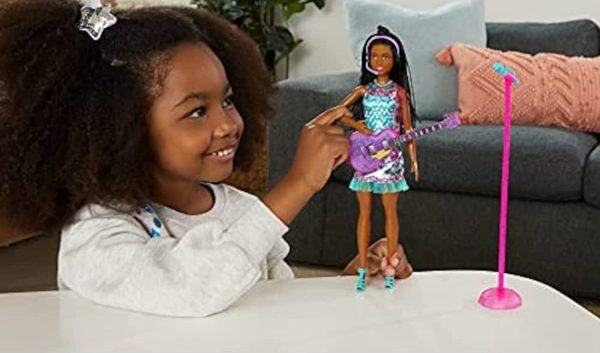 Barbie: Big City, Big Dreams Barbie ?M?Prooklyn?M?Roberts Doll (11.5-in Brunette with Braids) with Music, Light-Up Feature, Microphone & Accessories, Gift for 3 to 7 Year Olds - Image 2