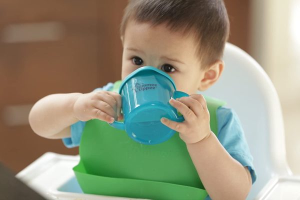 Tommee Tippee Easi-Roll Up Bib, BPA-free Crumb & Drip Catcher, Blue & Green, 2 Count (1 Pack) - Image 2