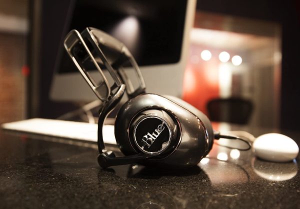 Blue Microphones Mo-Fi Powered High-Fidelity Headphones with Integrated Audiophile Amplifier, Dark Grey - Image 6