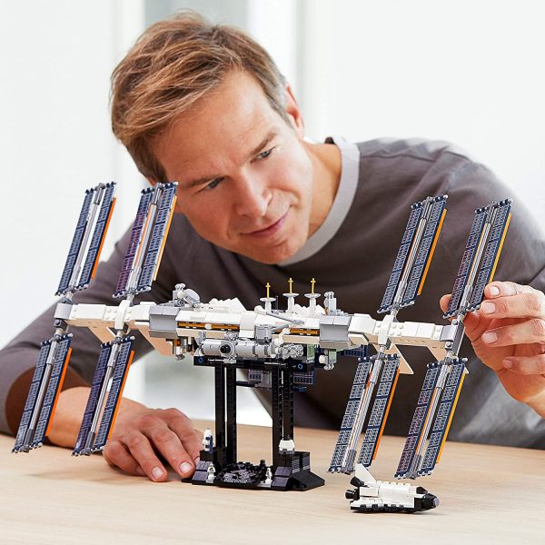 LEGO Ideas International Space Station 21321 Building Kit, Adult LEGO Set for Display, Makes a Great Birthday Present, New 2020 (864 Pieces) - Image 5