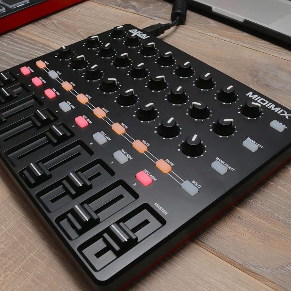 AKAI Professional MIDImix - USB MIDI Controller Mixer with Assignable Faders & Master Fader, 24 Knobs and 16 Buttons, 1 to 1 Mapping With Ableton Live - Image 5