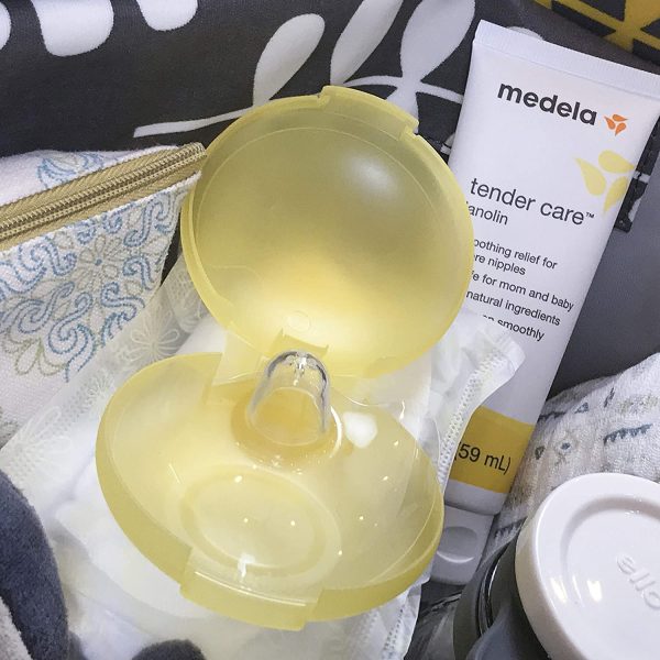 Medela Contact Nipple Shield for Breastfeeding, 16mm Nippleshield, For Latch Difficulties or Flat or Inverted Nipples, 2 Count with Carrying Case, Made Without BPA