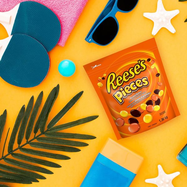 REESE'S Pieces Peanut Butter Bulk Candy, Bulk Candy to Share, Reese's Candy, Bulk Bag, 1.36kg Snack Sized Assorted Candy - Online Exclusive