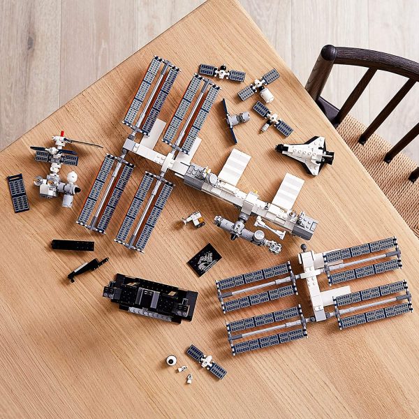 LEGO Ideas International Space Station 21321 Building Kit, Adult LEGO Set for Display, Makes a Great Birthday Present, New 2020 (864 Pieces) - Image 3